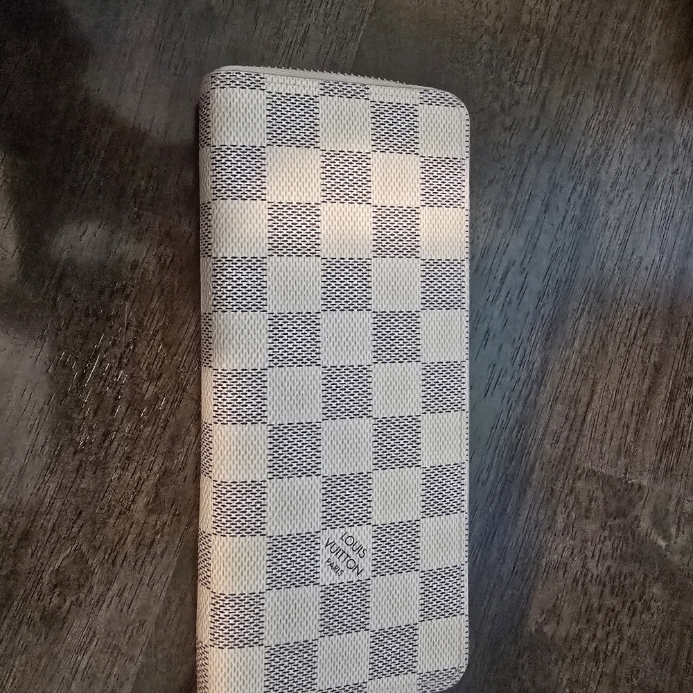 Louis Vuitton  long zippy